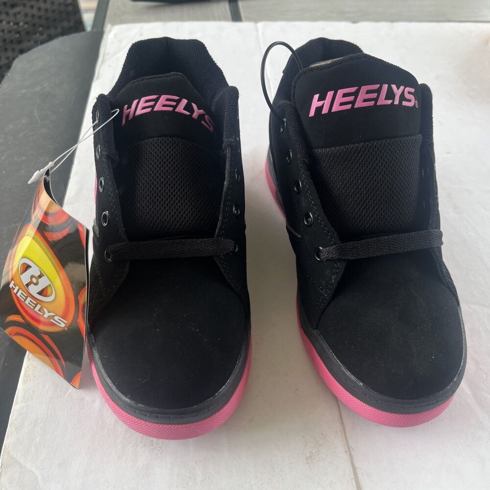 heelys size 5 youth 6 Women Black And Pink